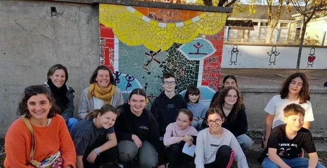photo  fruits, nature, sports - autant d’éléments dont le corps se nourrit - sont représentés sur l’œuvre des créateurs collée au mur du city-stade.  &copy;  co 