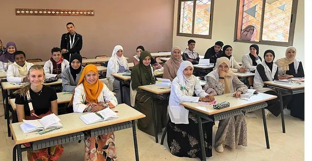 photo  les jeunes ont pu participer à des cours avec les jeunes marocains.  &copy;  maison des habitants 