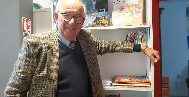 photo  patrice albert enseigne le français au secours catholique.   &copy;  le maine libre 