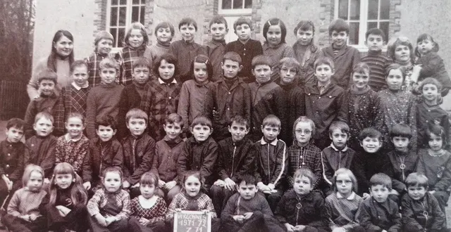 photo  jour de photo d’école de vergonnes en 1972.  &copy;  archives école saint-joseph 