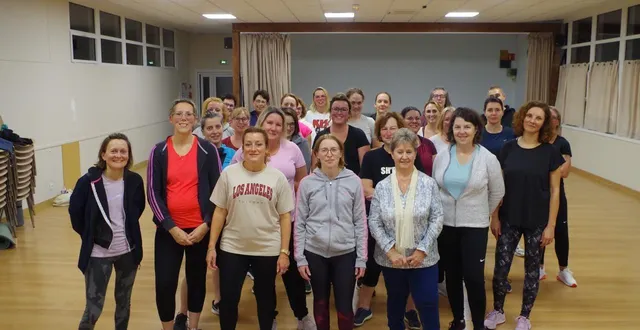 photo  le jeudi soir, une trentaine de personnes suivent les cours de cyrille guillot.  &copy;  le maine libre 