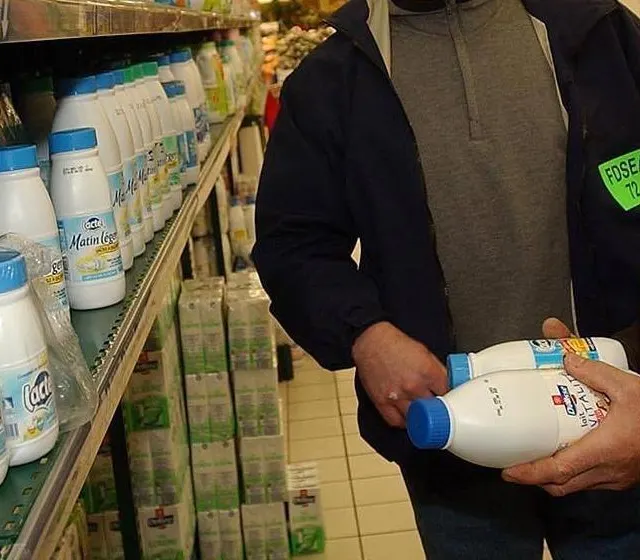 photo a-t-on le droit de détacher une bouteille de lait de son pack ? le courrier de l’ouest vous répond.  ©  archives ml - denis lambert