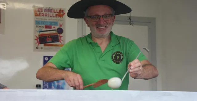 photo  fred gueguen, crêpier, dont le food-truck sera présent désormais tous les dimanches matin, sur le marché de saint-léger-sous-cholet (maine-et-loire).  &copy;  ouest-france 