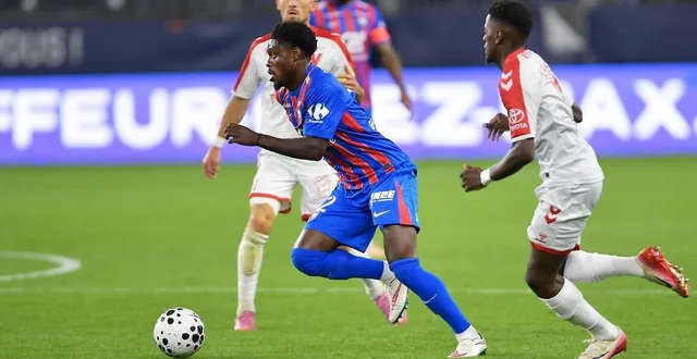photo  williams mazié n’a toujours pas repris l’entraînement collectif avec le sm caen.  &copy;  guillaume marie 
