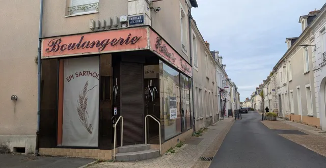 photo  fermée depuis six mois, la boulangerie grande-rue va rouvrir le 7 novembre 2025.  &copy;  ouest-france 