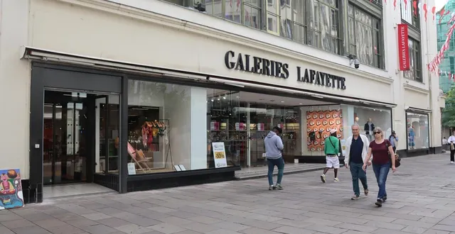 photo  rue des minimes, au mans, le nom des galeries lafayette va disparaître.  &copy;  ouest-france 