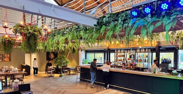 photo  la salle principale de la bringu’ette à chouchou, le nouveau bar-restaurant, qui a ouvert ce lundi 3 novembre.  &copy;  la bringu’ette à chouchou 