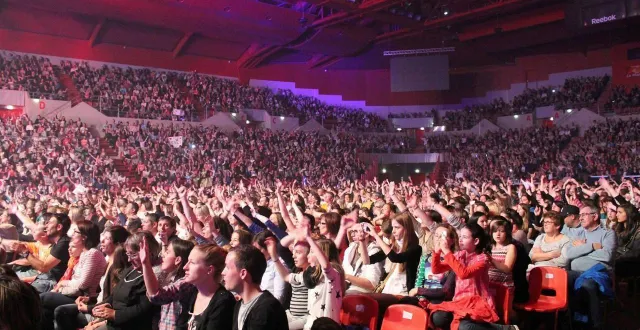 photo  en trente ans, des millions de spectateurs se sont pressés à antarès.  &copy;  archives le maine libre 