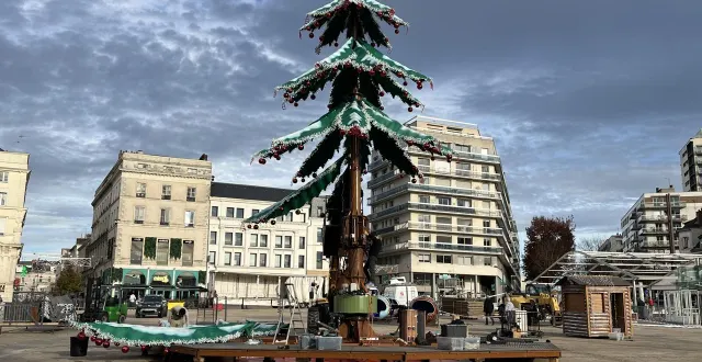 photo  comme chaque année, la place de la république sera le cœur battant de noël.  &copy;  ouest-france. 