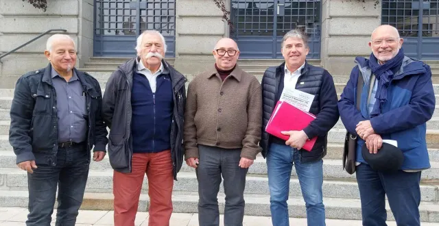 photo  des membres du collectif santé, de gauche à droite, moncef ghellouci, albert lemonnier, vincent véron, josé collado et christian descamps.  &copy;  ouest-france 