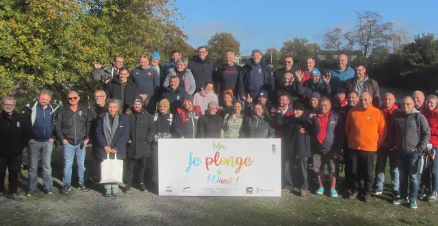 photo  les 19 candidats et l’ensemble du staff ont pris la pose devant la carrière.  &copy;  ouest-france 