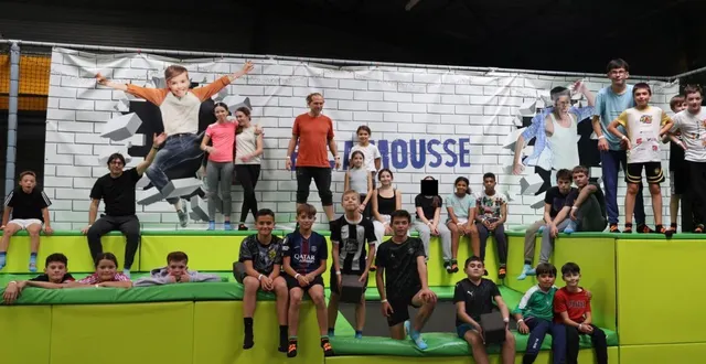 photo  les jeunes participants aux sports vacances d’automne de longué- jumelles lors de la sortie trampoline à new jump saumur  &copy;  new jump saumur 