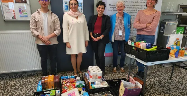 photo  les bénévoles et le personnel de l
