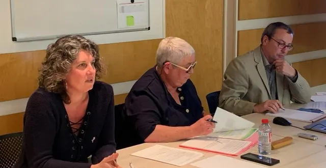 photo  marie-pierre thourault, chargée de l’animation de la vie sociale, irène royer, vice-présidente de la communauté de communes et olivier pineau, directeur général des services.   &copy;  le maine libre 