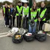 photo  les jeunes d’auvers-le-hamon ont battu un record en ramassant près de 26 kg de déchets. 