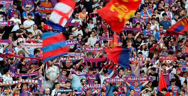 photo  les supporters du sm caen lors d’un match entre caen et le rodez aveyron football. illustration.  &copy;  archives martin roche / ouest-france 