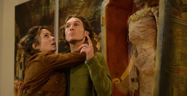 photo  dounia coesens (lola) pierre-yves bon (tom)  &copy;  â© franã § ois lefebvre - france tã©lã©visions - demd productions 