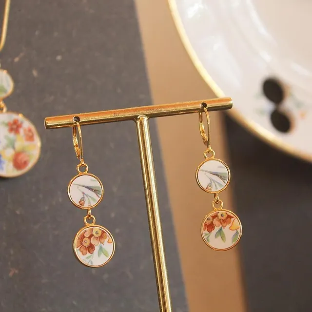 photo des assiettes naissent des bijoux d’exception entre les mains de clélia chotard.  ©  archives ouest-france