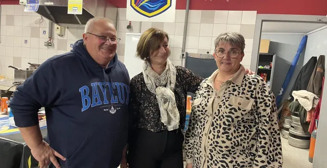 photo  philippe virginie, mallory lacroix et anita renaux sont membres du comité directeur et bénévoles du bayeux fc. face au sm caen, ils seront fidèles au poste.  &copy;  ouest-france 