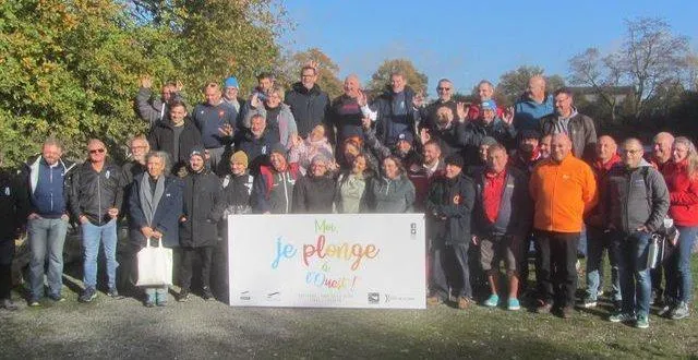 photo  les candidats à l’examen de moniteur fédéral premier degré avec l’ensemble de l’encadrement, sur le site de la carrière de maïtaï bécon plongée.  &copy;  co 