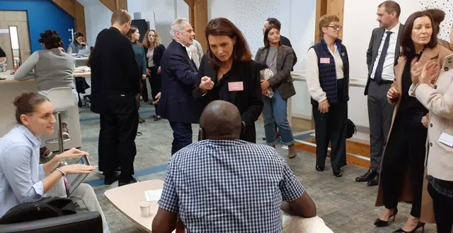 photo  christelle morançais, présidente de la région des pays de la loire, florence dabin, présidente du conseil départemental de maine-et-loire échangent avec les étudiants sur leurs parcours et leurs motivations.  &copy;  ouest-france 