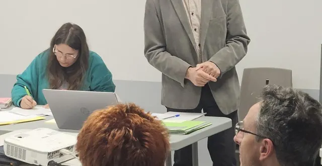 photo  claude guérin présente le programme aux responsables associatifs.  &copy;  co 