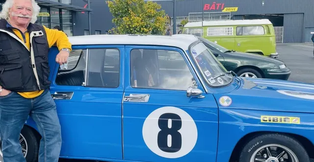 photo  alain moreau, fier de sa mythique renault 8 gordini.  &copy;  le maine libre 