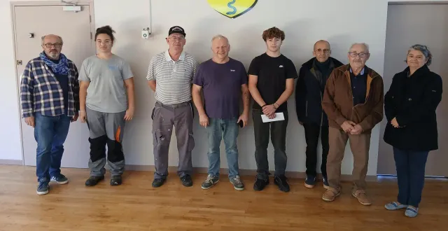 photo  la remise des chèques s’est déroulée dans la salle la vouvryonne repeinte.  &copy;  le maine libre 