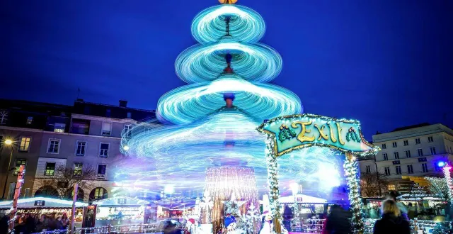 photo  le marché de noël place de la république sera ouvert du 22 novembre au 28 décembre 2025.  &copy;  archives le maine libre - yvon loué 