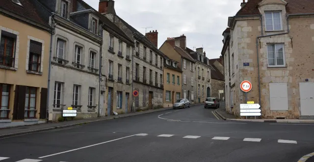 photo  un réseau d’itinéraires cyclables va permettre d’assurer les déplacements à vélo dans le centre-ville et tout autour de la commune de mortagne-au-perche, dans l’orne.  &copy;  ouest-france 