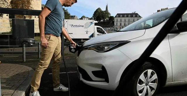 photo  les modèles électriques ont représenté 19,6 % des ventes de véhicules neufs entre novembre 2024 et octobre 2025 contre 12,3 % un an auparavant.  &copy;  archives le courrier de l’ouest - josselin clair 