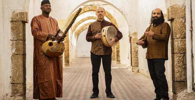 photo  le joueur de kora ablaye cissoko, le percussionniste patrick graham et le joueur de sétar kiya tabassian seront en concert au thv samedi 8 novembre.  &copy;  samadoss 