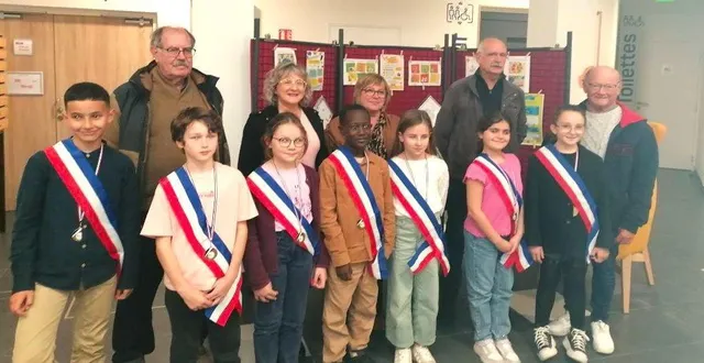 photo  les jeunes élus ont reçu leurs médailles.  &copy;  le maine libre 