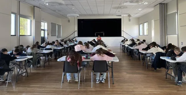 photo  mardi, 71 collégiens et leurs trois enseignants accompagnateurs ont planché sur un texte d’albert camus.  &copy;  le maine libre 