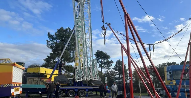 photo  le manège du booster a été interdit du fait de sa hauteur.  &copy;  le maine libre 