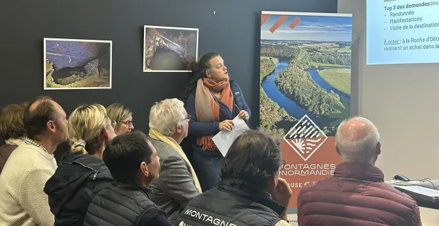 photo  stéphanie legros-margueritte, responsable du service tourisme montagnes de normandie, a présenté le bilan de la saison touristique au musée du fer de dompierre.  &copy;  ouest-france 