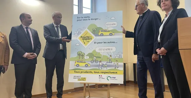 photo  la campagne lancée par le conseil départemental de l’orne et la préfecture va s’afficher sur 180 abris bus du département.  &copy;  ouest-france 