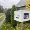 photo yves gautier, propriétaire d’une résidence secondaire à domfront-en-poiraie, est en colère après la poste qui ne livre plus son courrier lorsqu’il indique son ancienne adresse.
