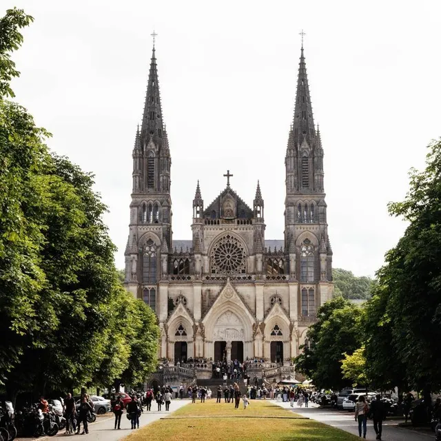 photo chaque année, des motards viennent faire bénir leur véhicule au sanctuaire de la chapelle montligeon (orne), le 29 juin 2025.  ©  ouest-france