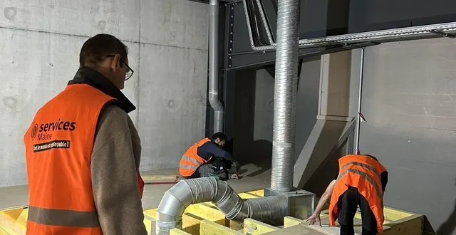 photo  les salariés en insertion service maine, d’envie maine, en train de travailler pour agrandir le bâtiment d’allonnes.  &copy;  envie maine 