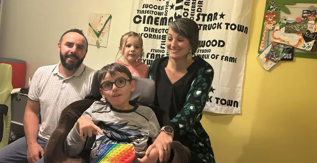 photo  le fuilet, lundi 3 novembre 2025. marius, 12 ans, est atteint d’une maladie génétique très rare. sa famille, les animaux et la musique sont les trois grands plaisirs de sa vie.  &copy;  co – fabienne supiot 