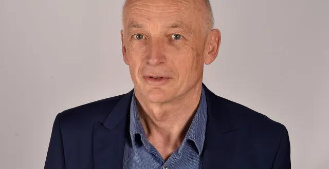 photo  patrice brault rejoint le banc des prévenus pour le procès du drame du 14 juillet 2022 à cholet (maine-et-loire).  &copy;  ville de cholet 