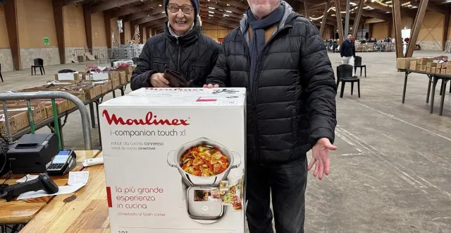 photo  gérard et évelyne ont fait la queue pendant une heure pour être sûr d’être les premiers arrivés et de trouver le companion de leur rêve. ils ont eu raison : 600 € d’économie !  &copy;  ouest-france 