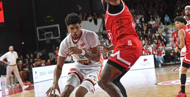 photo  l’intérieur manceau trevor hudgins, le 1er novembre, lors du succès manceau à cholet.  &copy;  photo : le maine libre - yvon loué 