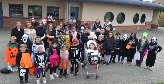 photo  les jeunes footballeurs au départ de la quête.  &copy;  ouest-france 