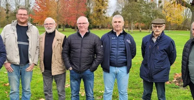 photo  les organisateurs du cyclocross. de gauche à droite : dominique chanteloup, étienne lefebvre, claude belloche, jean-louis le royer, daniel colombu, maurice maignan et benoît le royer.  &copy;  ouest-france 