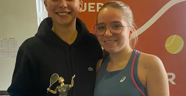 photo  agathe ménager (à gauche), victorieuse de la finale contrenoémie leboucher.  &copy;  le maine libre 