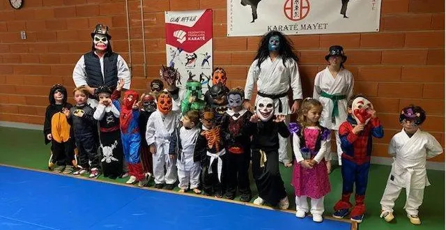 photo  les plus jeunes licenciés du club de karaté ont fêté halloween.  &copy;  le maine libre 