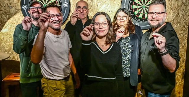 photo  les mercredis soir, le club le mans fléchettes invite ses licenciés, mais pas seulement, à jouer au bar le crafty.  &copy;  photo : le maine libre – yvon loué 