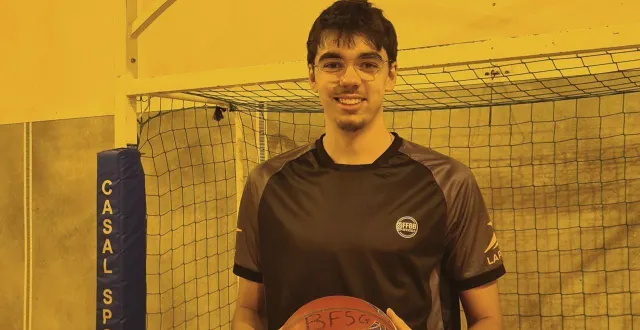 photo  thomas chenet est arbitre de basket à flers, dans l’orne.  &copy;  ouest-france 